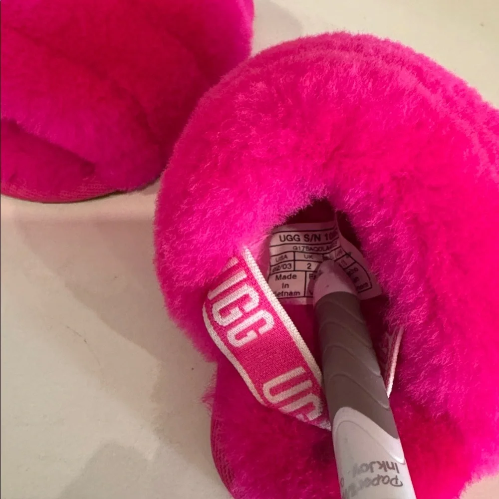 UGG Baby‎ Fuchsia Fluffy Slides